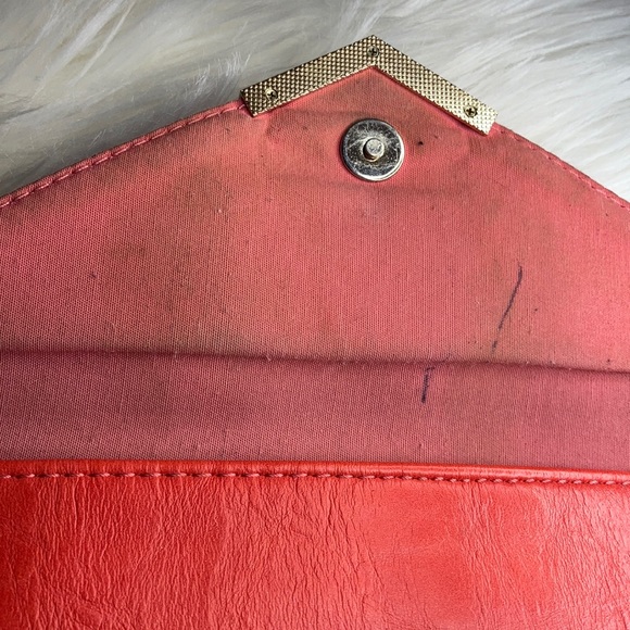 Express envelope chained clutch wristlet handbag - Picture 9 of 14